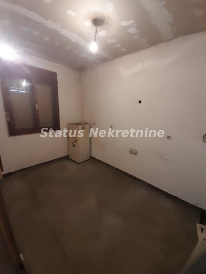 Lokal Izdavanje Novi Sad  140 m2