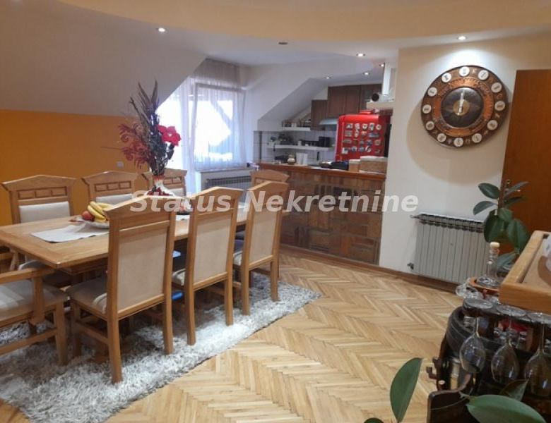 Kuća Prodaja Novi Sad  400 m2
