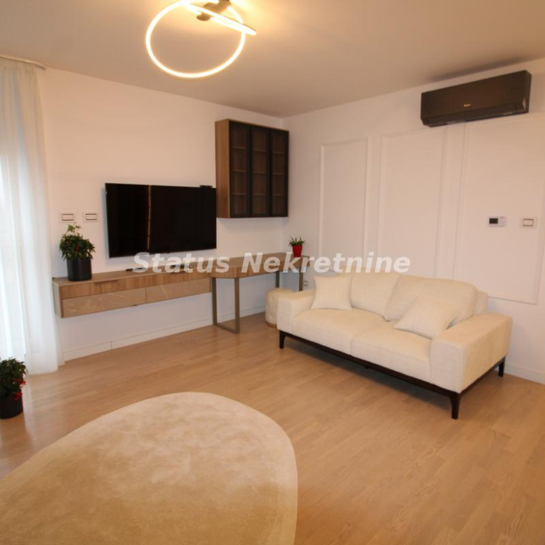 Stan Izdavanje Novi Sad  200 m2