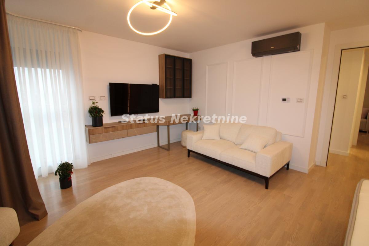 Stan Izdavanje Novi Sad  200 m2