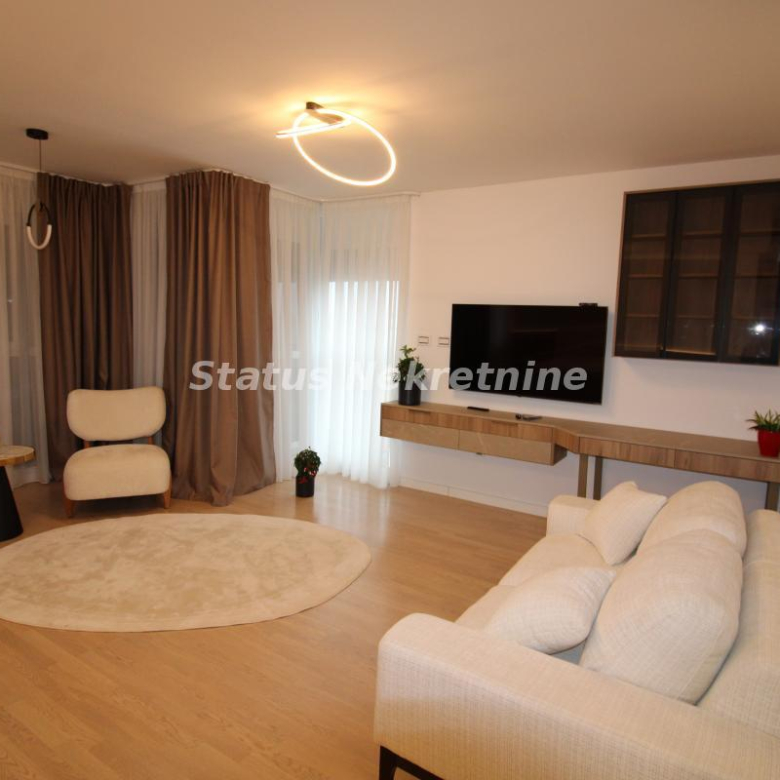 Stan Izdavanje Novi Sad  200 m2