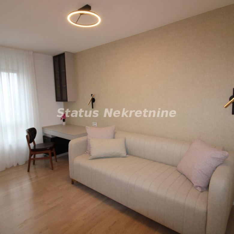 Stan Izdavanje Novi Sad  200 m2