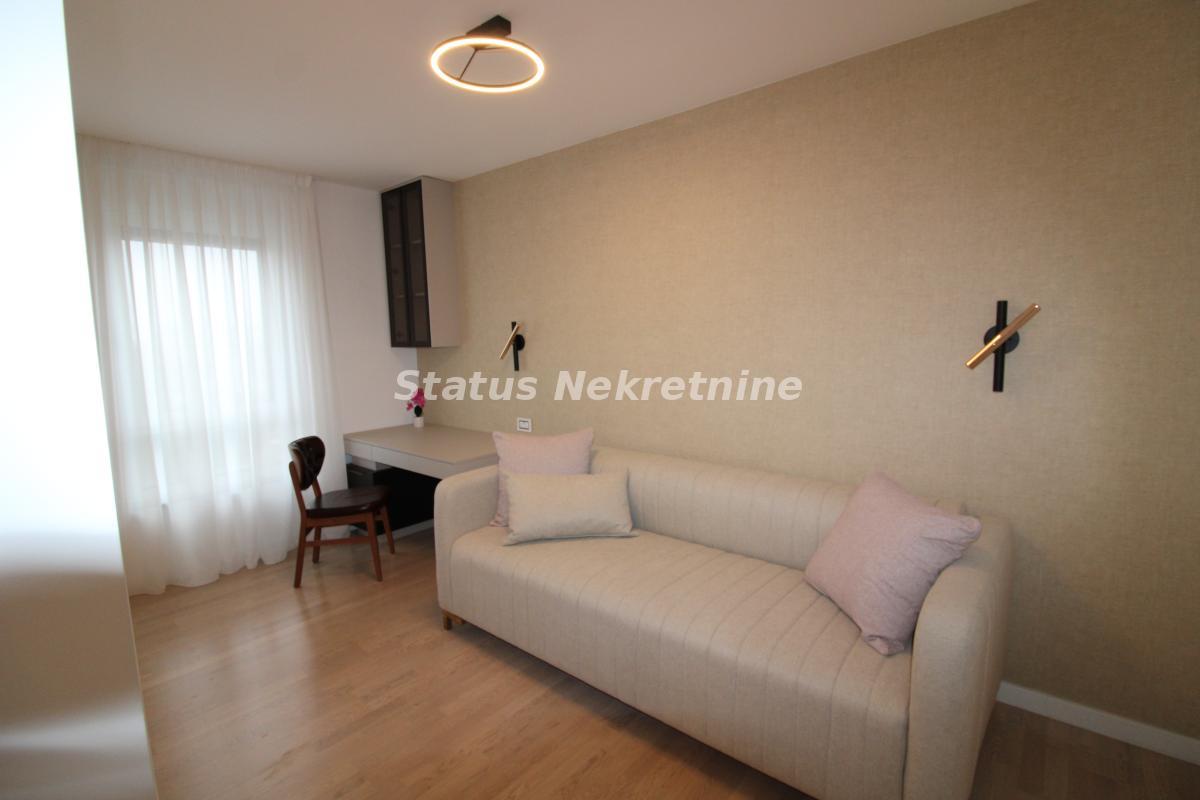 Stan Izdavanje Novi Sad  200 m2
