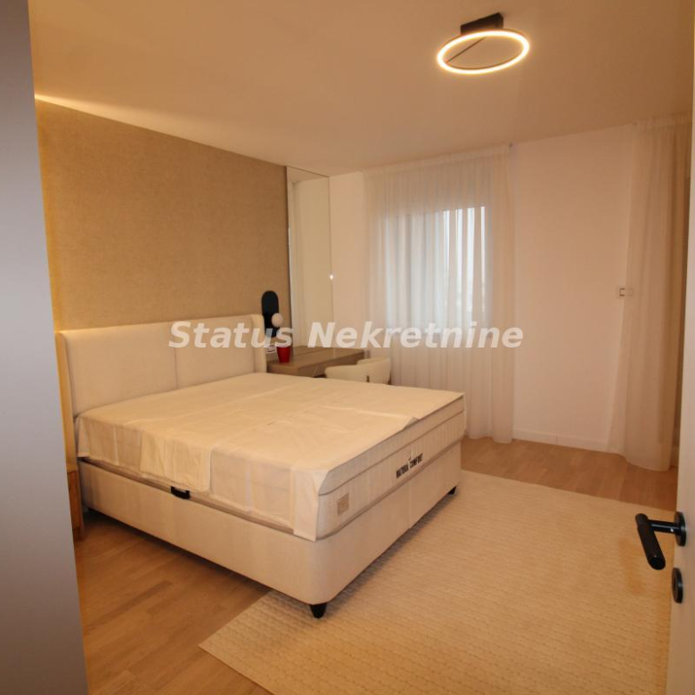 Stan Izdavanje Novi Sad  200 m2