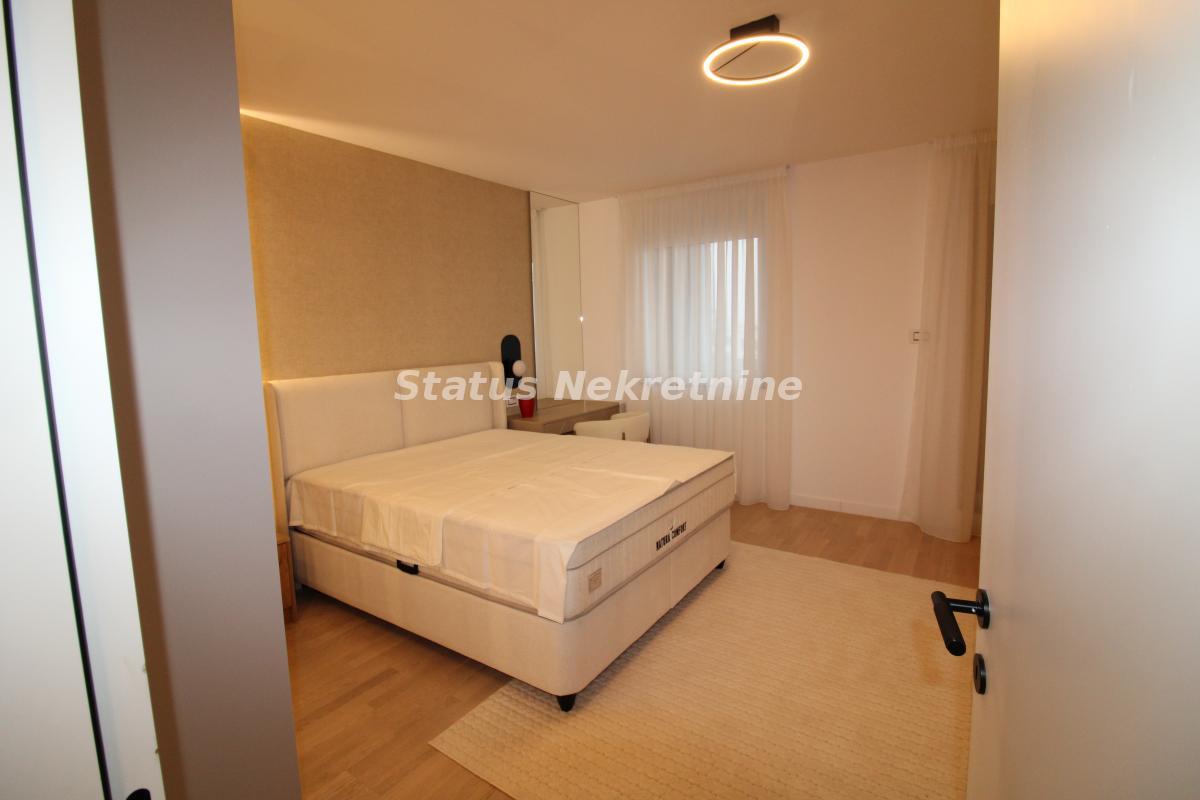 Stan Izdavanje Novi Sad  200 m2