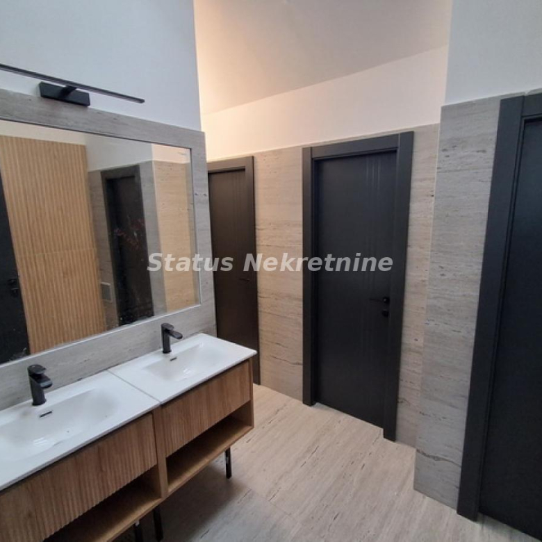 Lokal Izdavanje Novi Sad  240 m2