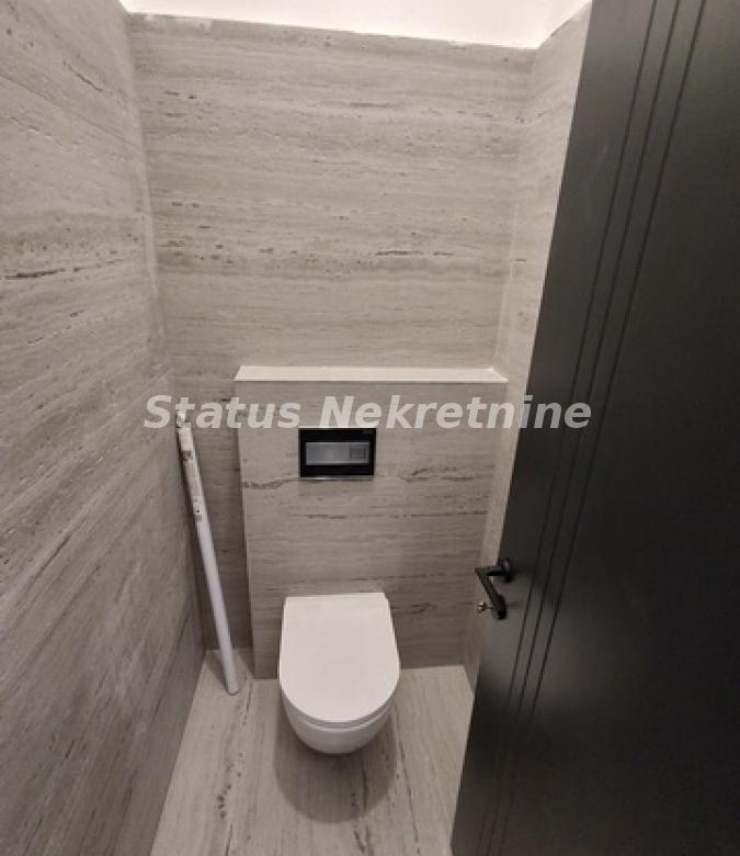 Lokal Izdavanje Novi Sad  240 m2