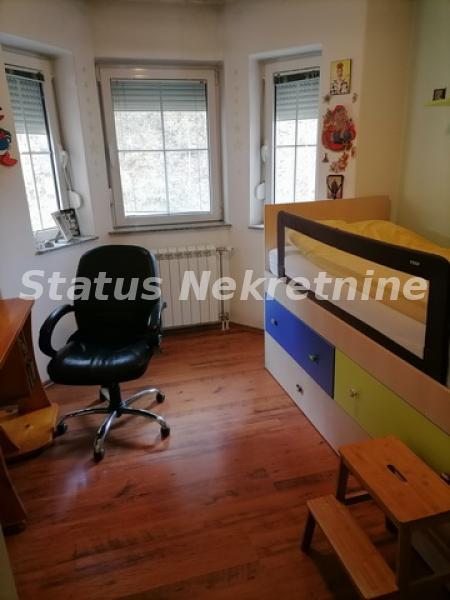 Kuća Prodaja Vrdnik  860 m2