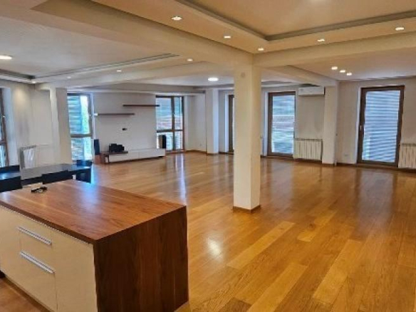 Stan Prodaja Beograd Hram Svetog Save 148 m2