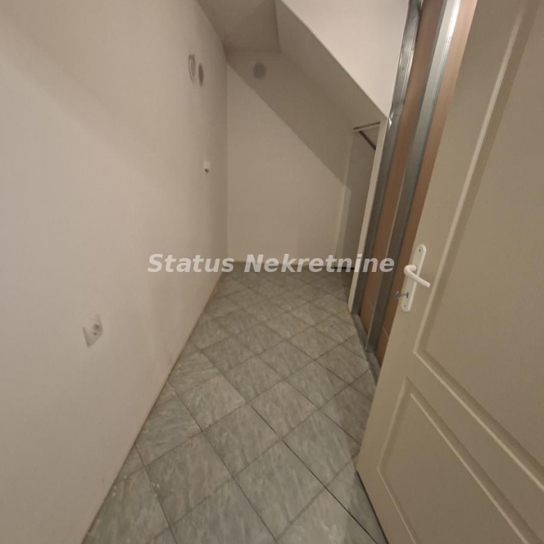Lokal Izdavanje Novi Sad  94 m2