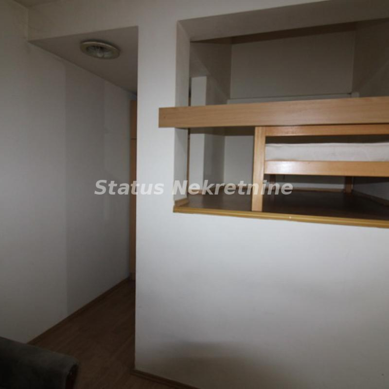 Stan Izdavanje Novi Sad  27 m2