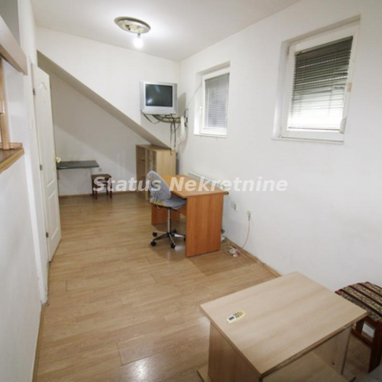 Stan Izdavanje Novi Sad  27 m2
