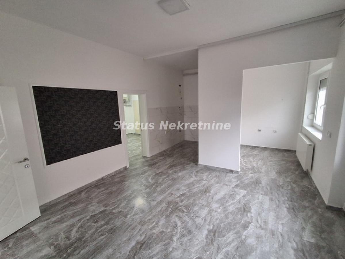 Lokal Izdavanje Novi Sad  100 m2