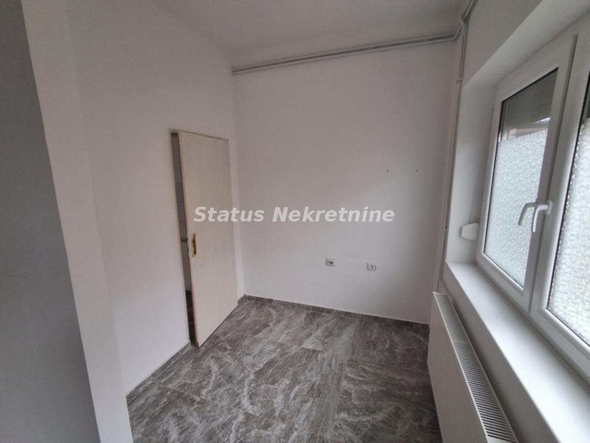Lokal Izdavanje Novi Sad  100 m2