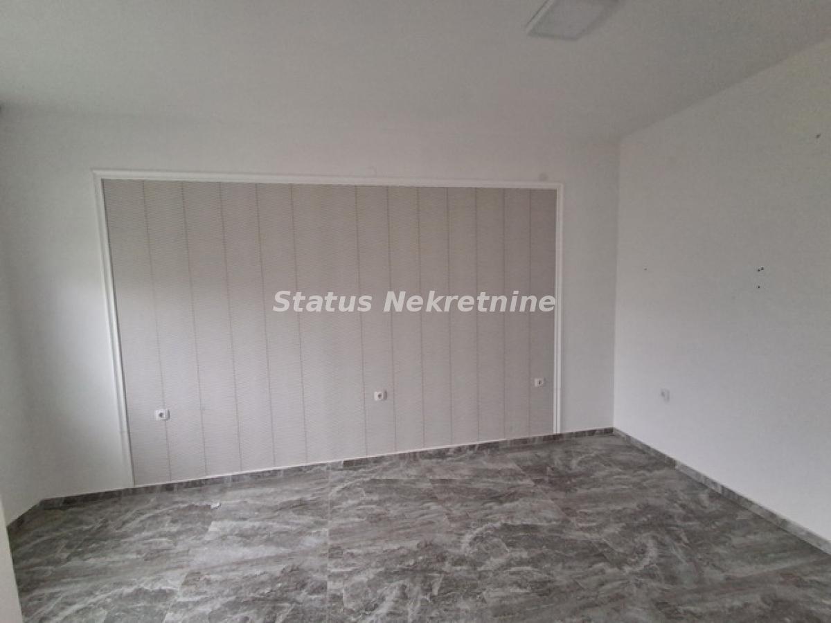 Lokal Izdavanje Novi Sad  100 m2