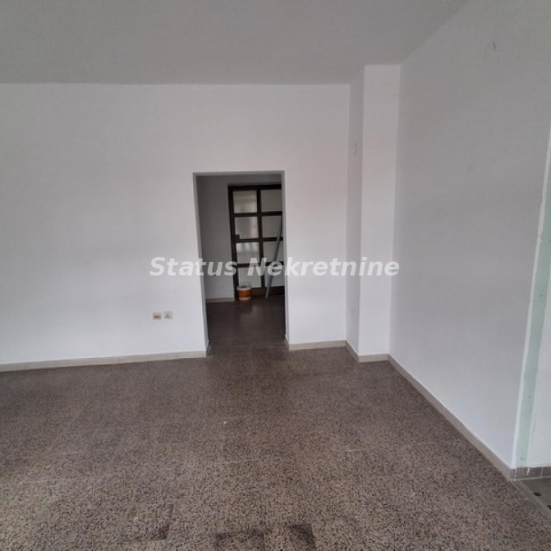 Lokal Izdavanje Novi Sad  90 m2
