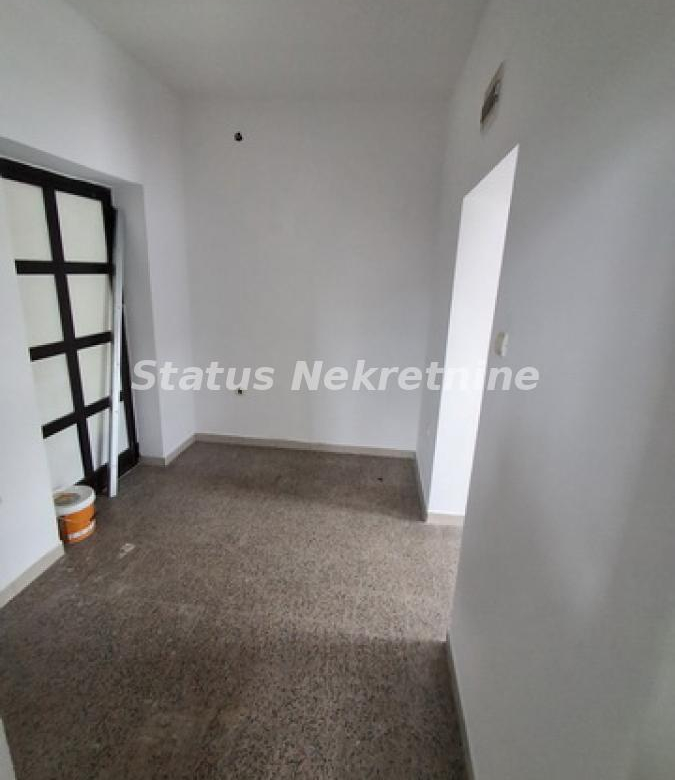 Lokal Izdavanje Novi Sad  90 m2