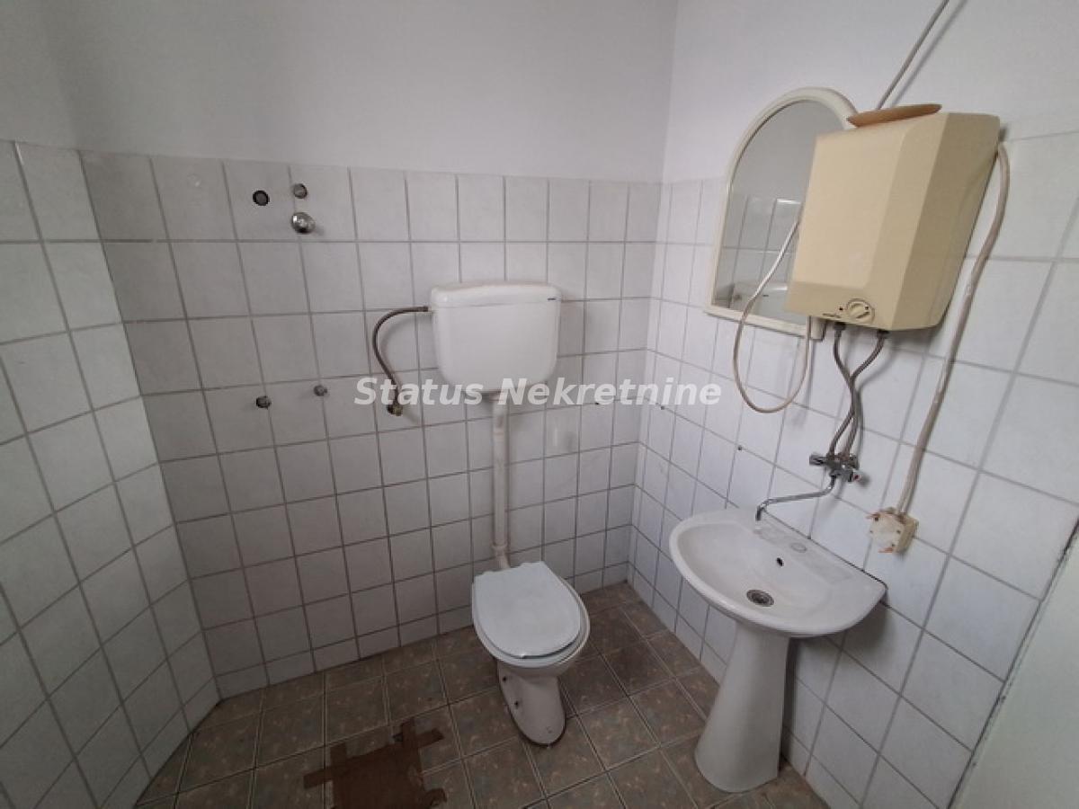 Lokal Izdavanje Novi Sad  90 m2