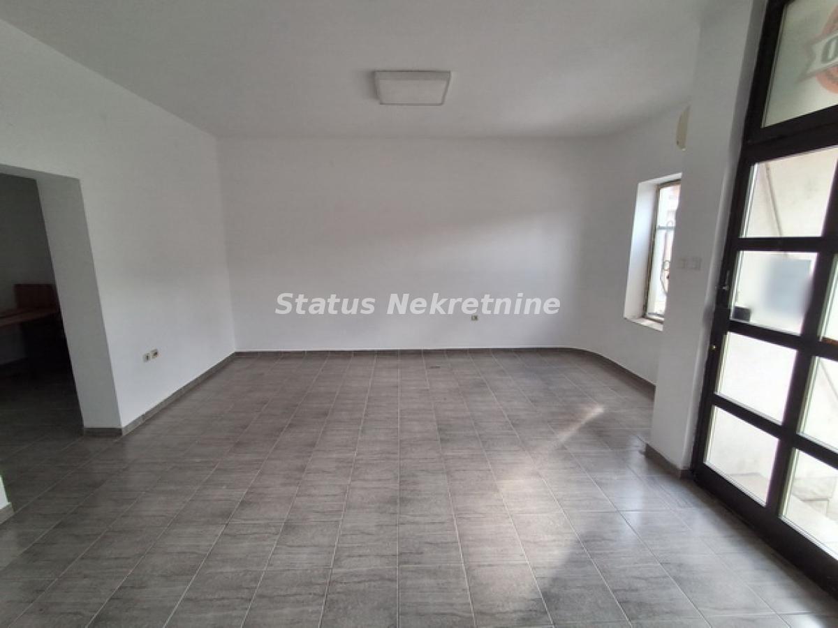 Lokal Izdavanje Novi Sad  90 m2
