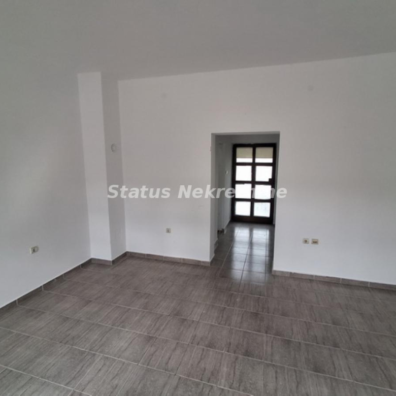 Lokal Izdavanje Novi Sad  90 m2
