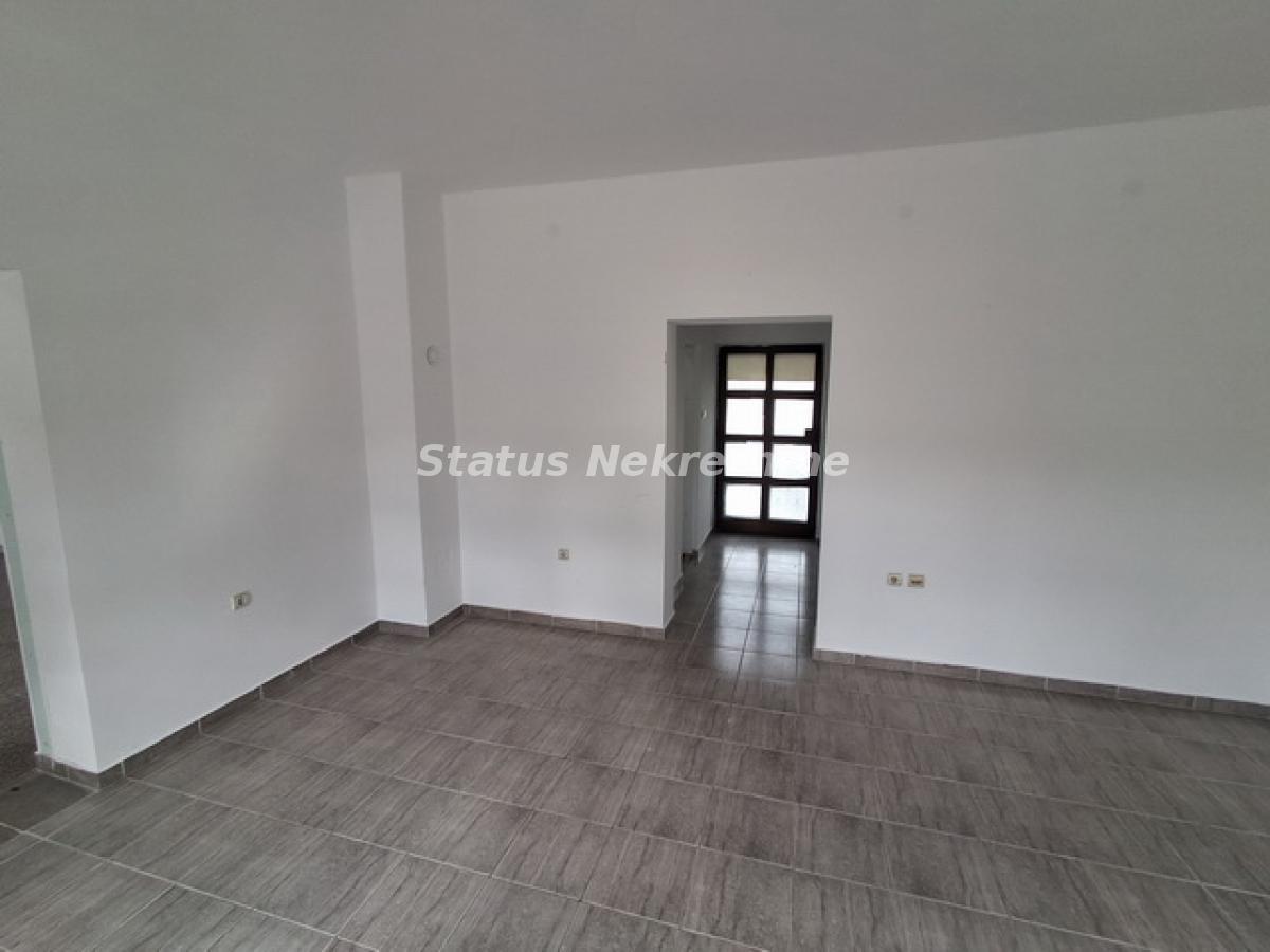 Lokal Izdavanje Novi Sad  90 m2