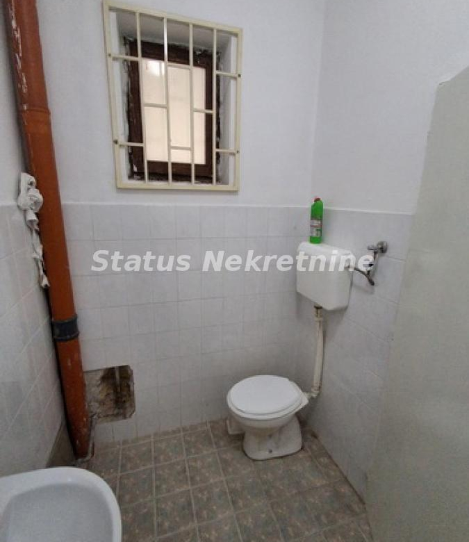 Lokal Izdavanje Novi Sad  90 m2