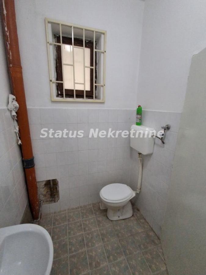 Lokal Izdavanje Novi Sad  90 m2