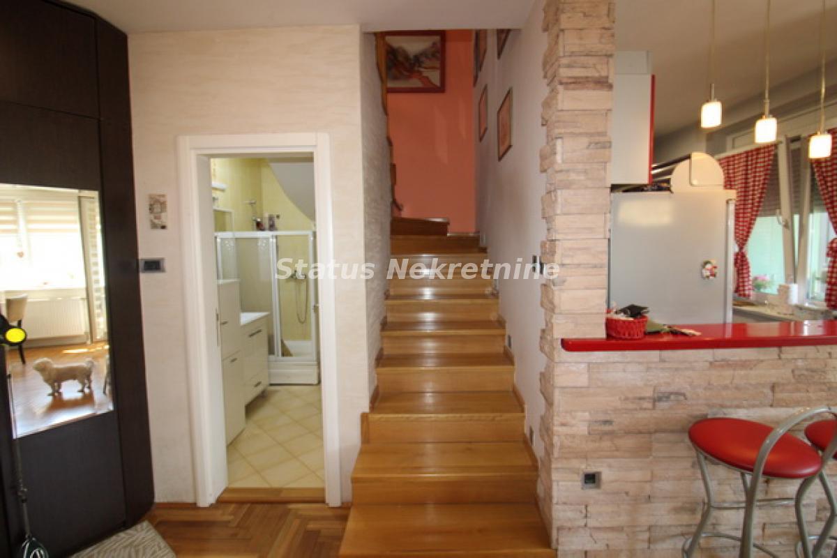 Stan Prodaja Novi Sad  83 m2