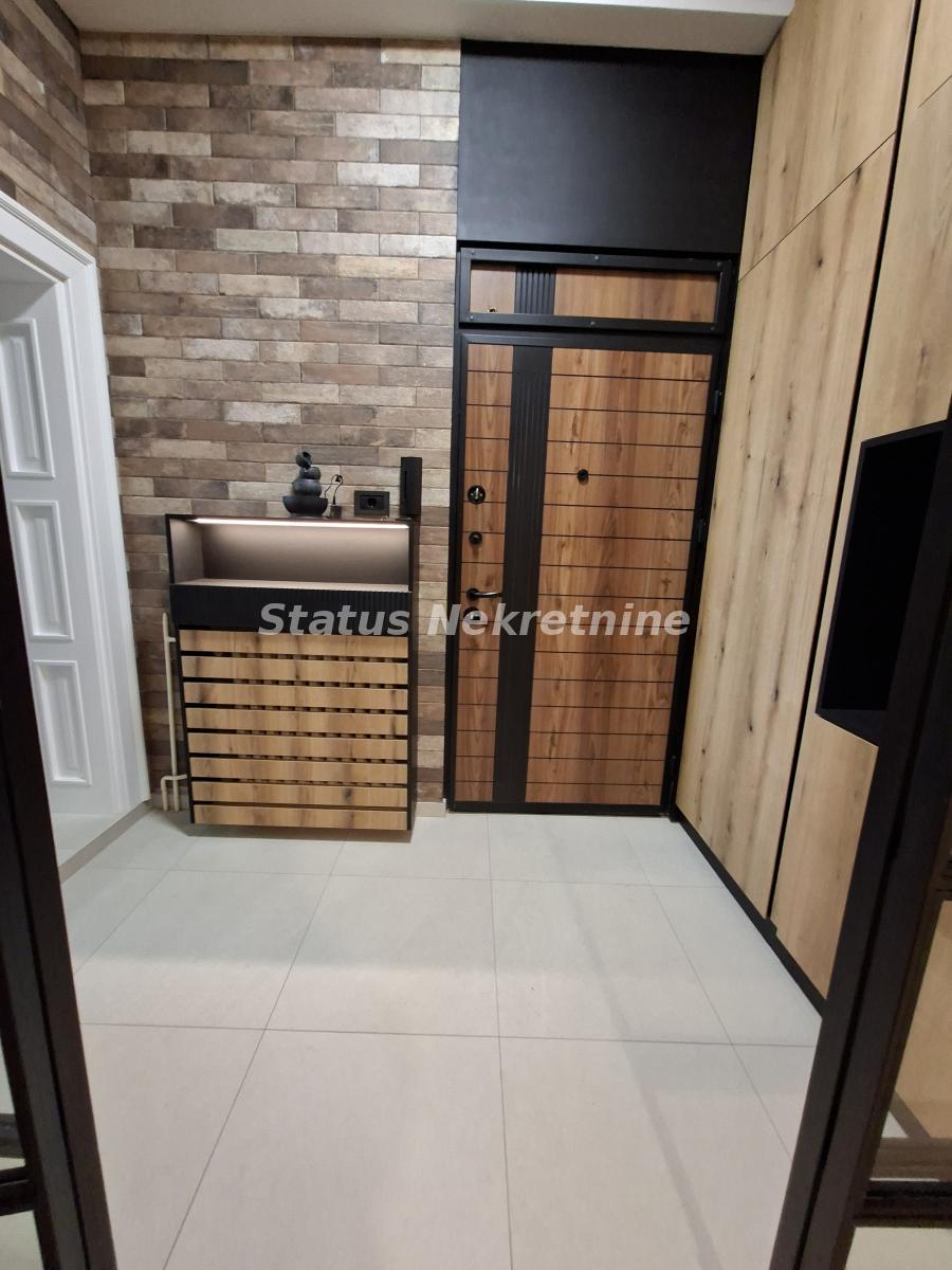 Stan Prodaja Novi Sad  100 m2
