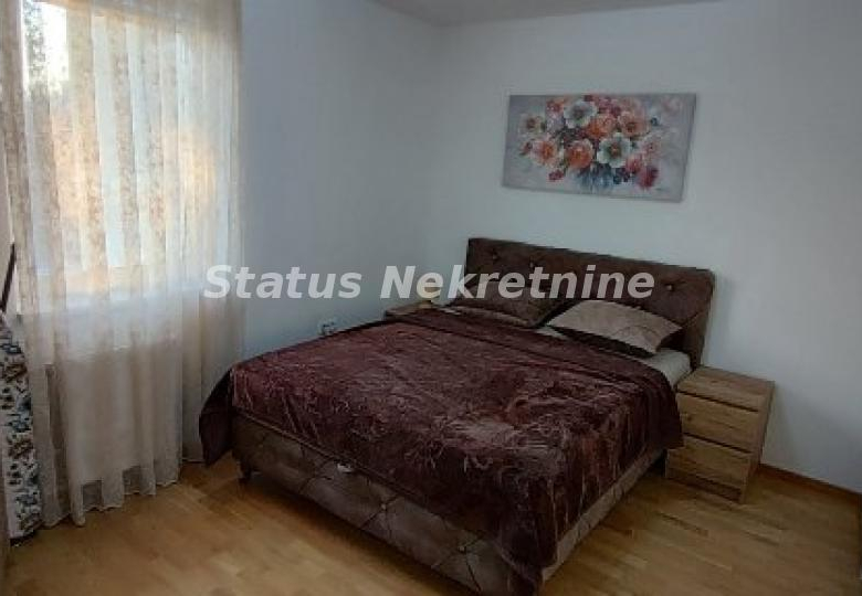 Stan Izdavanje Novi Sad  48 m2