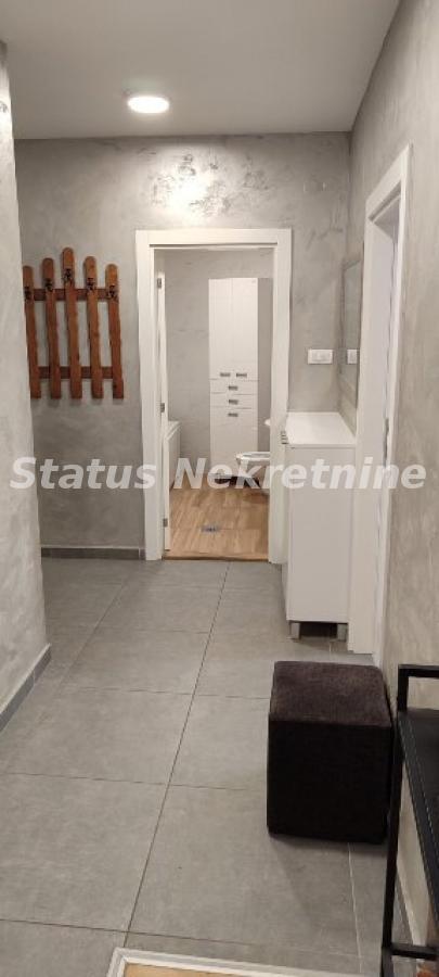 Stan Izdavanje Novi Sad  48 m2