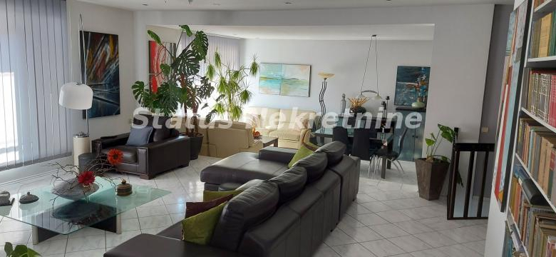 Kuća Prodaja Novi Sad  300 m2