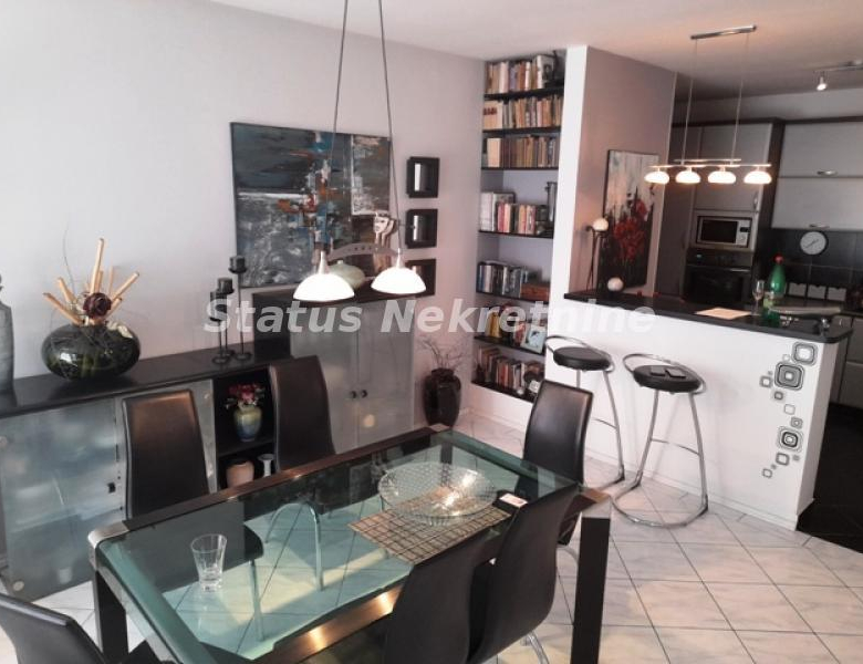 Kuća Prodaja Novi Sad  300 m2
