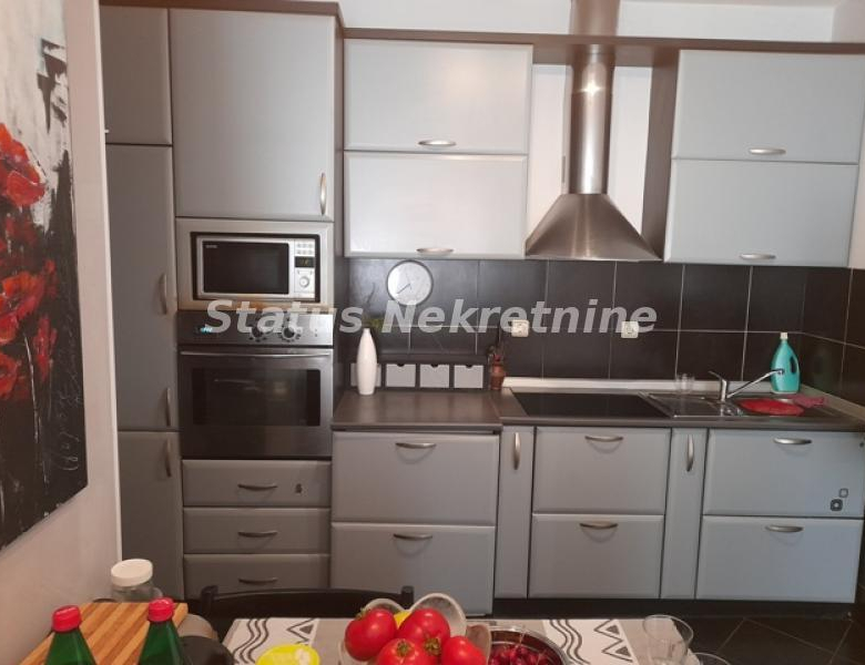 Kuća Prodaja Novi Sad  300 m2
