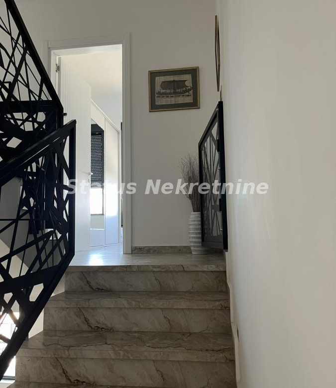 Stan Prodaja Novi Sad  147 m2