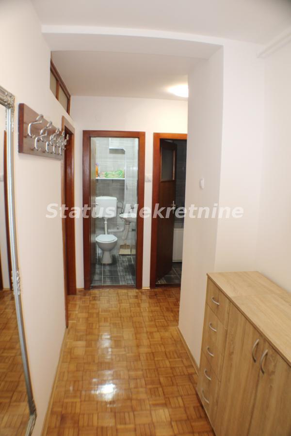 Stan Izdavanje Novi Sad  70 m2