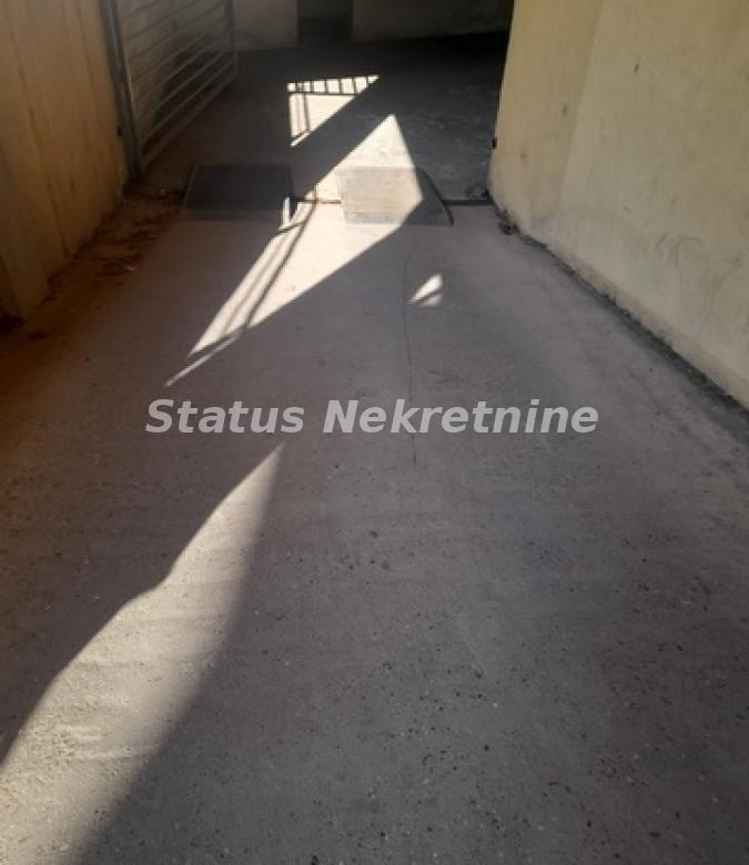 Garaža Izdavanje Novi Sad  16 m2