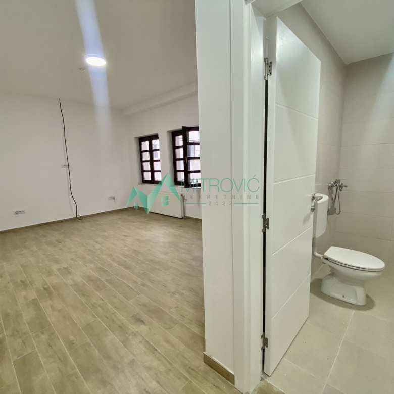 Lokal Prodaja Novi Sad  1000 m2
