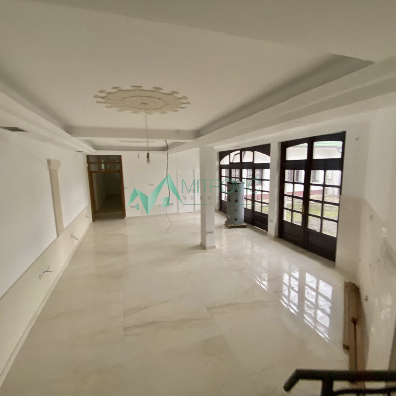 Lokal Prodaja Novi Sad  1000 m2