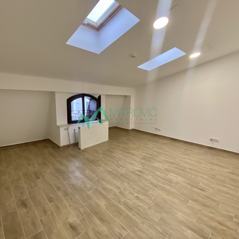 Lokal Prodaja Novi Sad  1000 m2