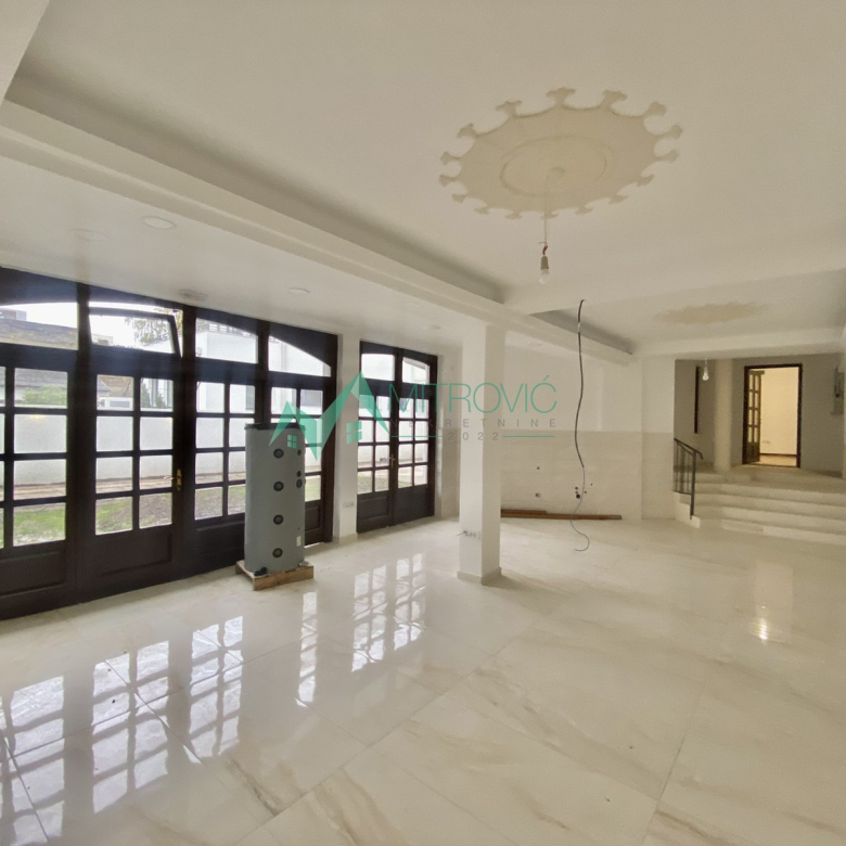 Lokal Prodaja Novi Sad  1000 m2