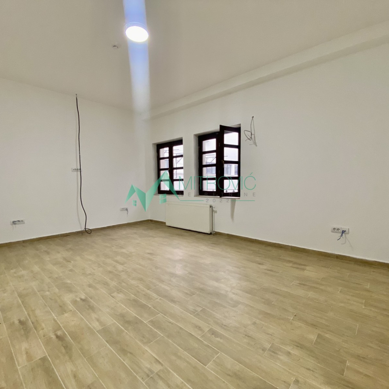 Lokal Prodaja Novi Sad  1000 m2