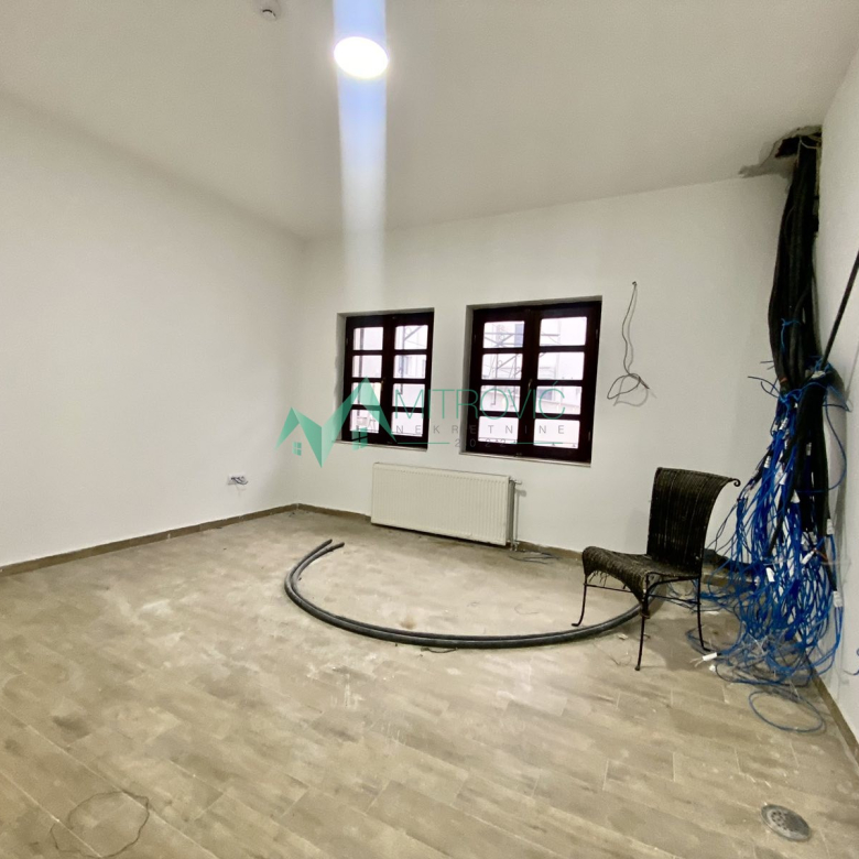 Lokal Prodaja Novi Sad  1000 m2