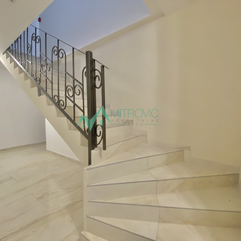 Lokal Prodaja Novi Sad  1000 m2