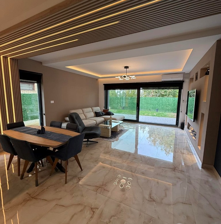 Kuća Izdavanje Novi Sad  200 m2