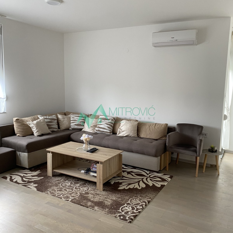 Stan Prodaja Petrovaradin  80 m2