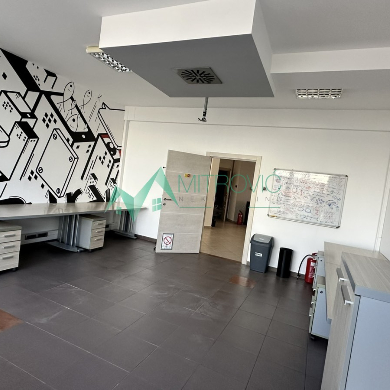Lokal Prodaja Novi Sad  282 m2