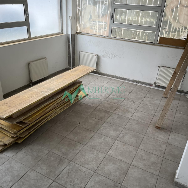 Lokal Prodaja Novi Sad  457 m2