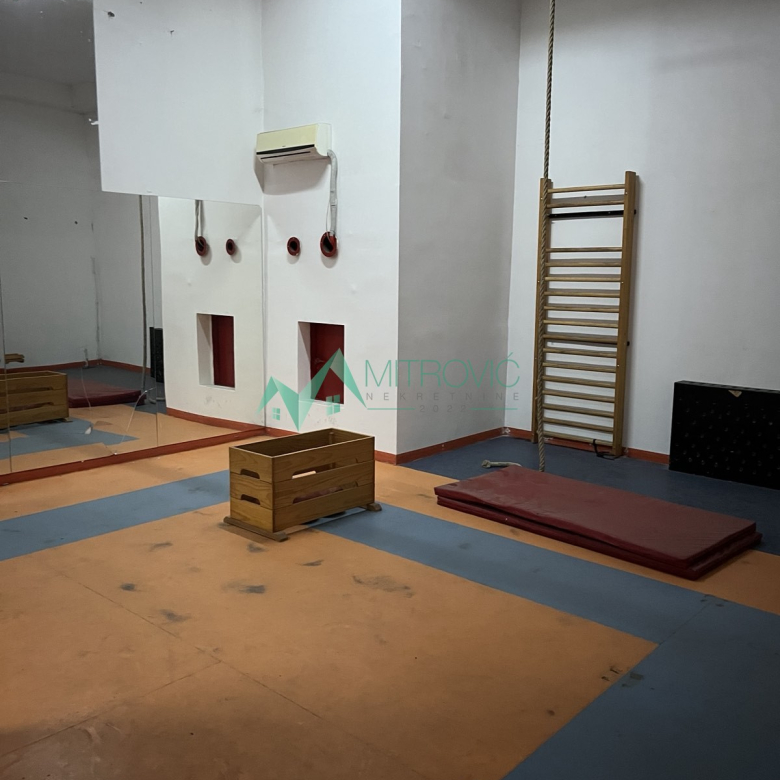 Lokal Prodaja Novi Sad  457 m2