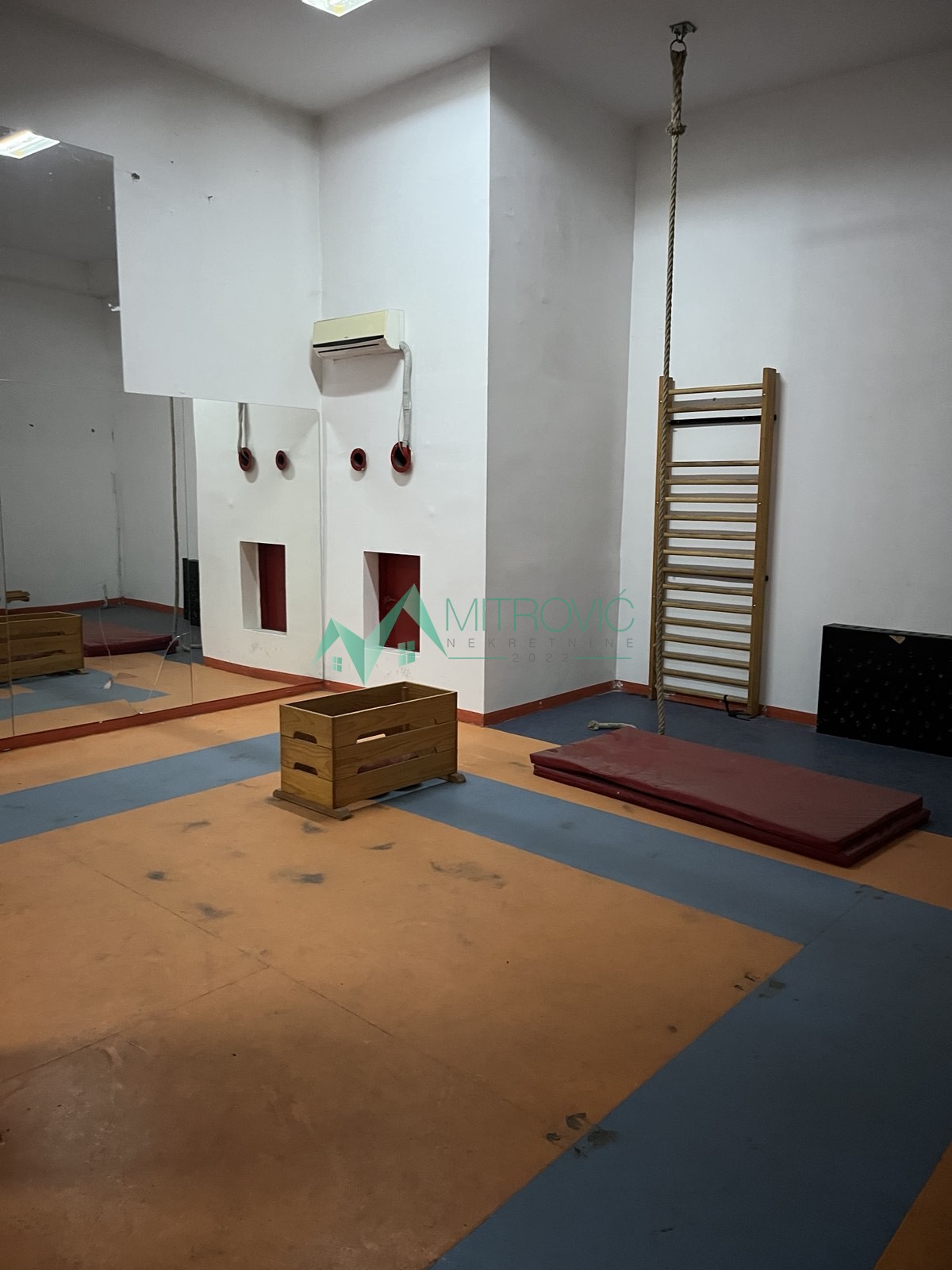 Lokal Prodaja Novi Sad  457 m2
